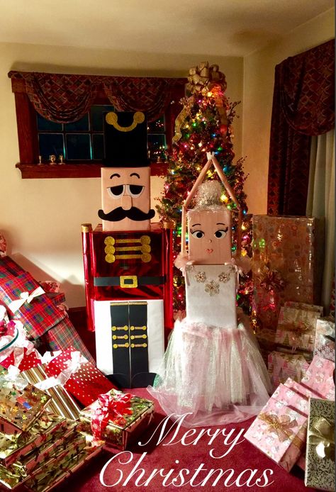 Nutcracker Present Tower, Nutcracker Gift Box Diy, Nutcracker Ballet Themed Christmas Decor, Nutcracker Gift Wrapping Ideas, Nutcracker Parade Float Ideas, Christmas Tower Ideas, Nutcracker And Ballerina, Unique Gift Wrapping Christmas, Christmas Tower