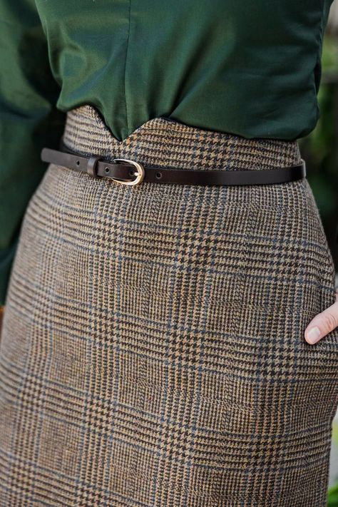 Wool Pencil Skirt Outfit, Classy Style Outfits, Tweed Skirts, Pencil Skirt Outfit, Pencil Skirt Casual, Pencil Skirt Outfits, The Carolinas, Tweed Pencil Skirt, Pencil Skirt Dress