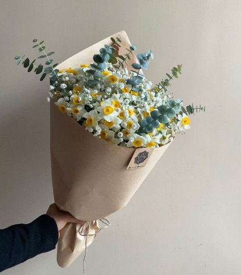 Daffodil Bouquet, Wildflower Watercolor, Narcissus Flower, Flower Bouquet Diy, Fresh Flower Bouquets, Boquette Flowers, Flower Bucket, Nothing But Flowers, Flowers Bouquet Gift