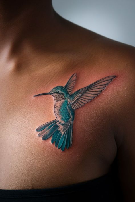 18 Tiny Hummingbird Tattoo Ideas That Are Purely Magical – inkspiredtattoos.com Jamaican Hummingbird Tattoo, Shoulder Bird Tattoos For Women, Hummingbird Tattoos For Women, Tiny Hummingbird Tattoo, Geometric Hummingbird Tattoo, Faith Based Tattoos, Hummingbird Tattoo Black, Hummingbird Tattoo Watercolor, Hummingbird Flower Tattoos