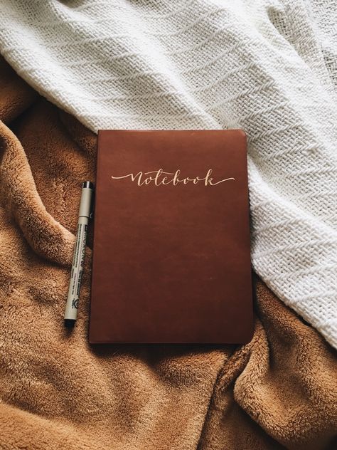 Aesthetic Notebooks, Beautiful Notebooks, Clothing Photography, Beige Aesthetic, Brown Aesthetic, Jolie Photo, Book Photography, Vintage Aesthetic, Book Aesthetic