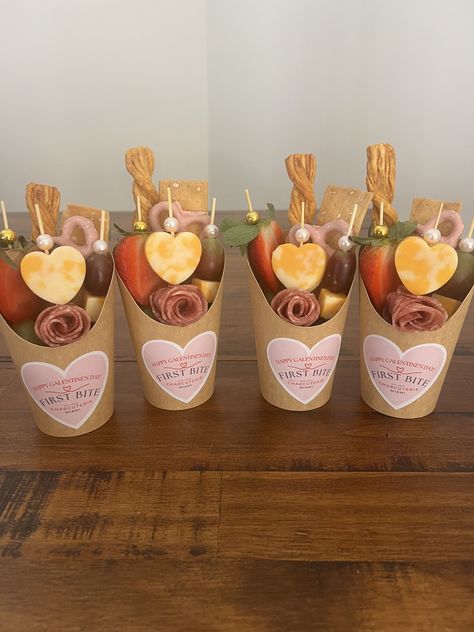 Waffle Presentation Ideas, Single Serving Charcuterie Cup, Charcuterie Cups Valentines, Pink Charcuterie Cups, Bridal Shower Charcuterie Cups, Charcuterie Cups Baby Shower Ideas, Chacutery Cups, Charcuterie Board Individual, Party Charcuterie Board Ideas