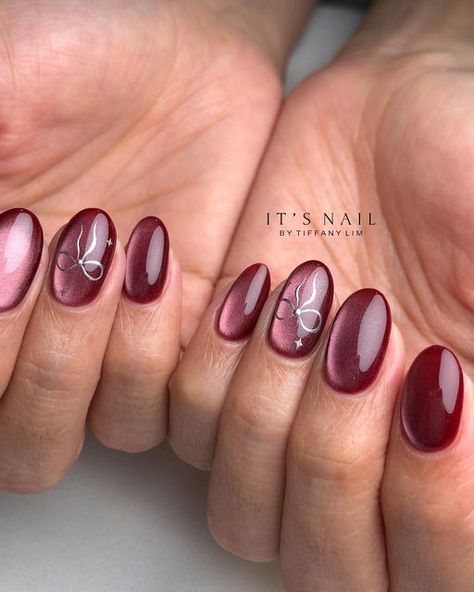 Red Cateye Nails Christmas, Red Cateye Christmas Nails, Cateye Nailart Christmas, Plum Cat Eye Nails, Jelly Cateyes Nails, Maroon Jelly Nails, Cateye Red Nails, Cateye Christmas Nail, Cateye Nailart Korean