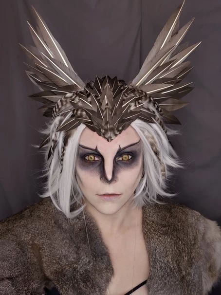 Harpy Costume Halloween, Halloween Bird Costume, Bird Face Makeup, Harpy Costume Makeup, Bird Halloween Makeup, Bird Beak Makeup, Creature Halloween Costumes, Owl Makeup Halloween, Bird Makeup Halloween