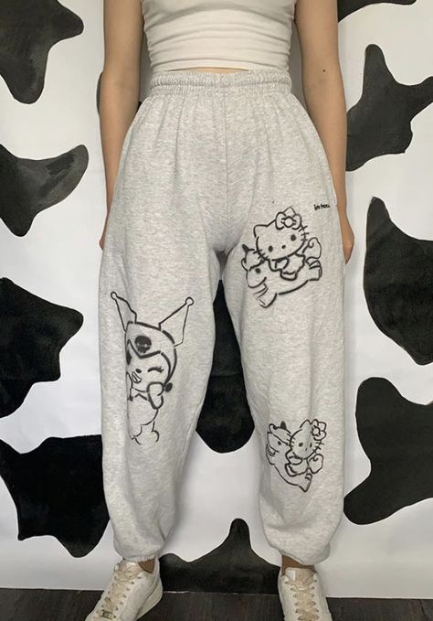 Pants Painting Ideas, Pants Painting, Pants 2020, Custom Sweatpants, Cosplay Diy, Diy Custom, Painting Ideas, Sweatpants, Pants