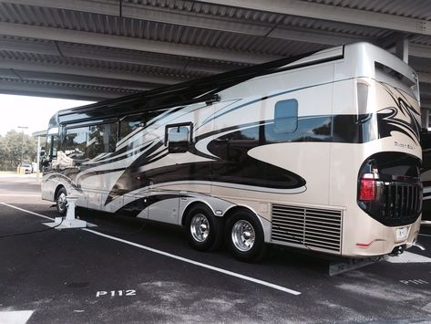 Bus Painting, Motor Homes For Sale, Cool Rvs, Suv Tent, Luxury Motorhomes, Can Am Spyder, Luxury Rv, Tour Bus, Motor Homes