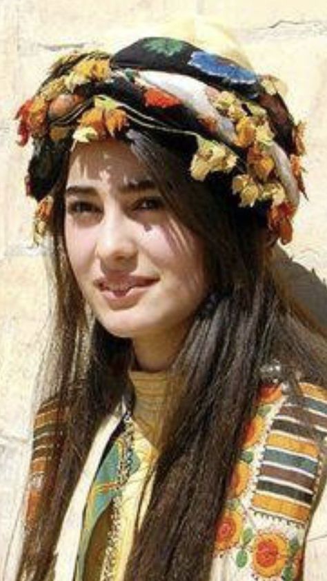 Kurdish Women, Face Proportions, Hair Wear, Naturally Beautiful, Nature Girl, Photography Women, Beauty Face, Traditional Dresses, Traditional Outfits