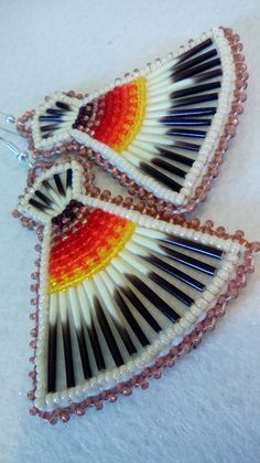 Bead Jewelry Patterns, Bracelet Patterns Easy, Bead Bracelet Patterns, Indian Beadwork, Native American Beadwork Patterns, Beautiful Beaded Earring, Native American Regalia, Native Beading Patterns, Beadwork Designs