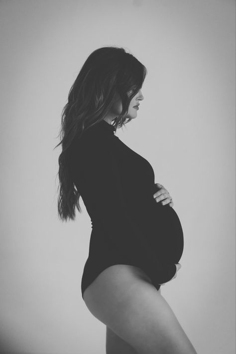 Black Onesie Maternity Shoot, Maternity Onesie Photoshoot, Maternity Pictures In Bodysuit, Maternity Photos Bodysuit, Maternity Pictures Bodysuit, Maternity Body Suit Photoshoot, Maternity Picture Ideas Single Mom, Maternity Photography Black Bodysuit, Studio Maternity Shoot Bodysuit