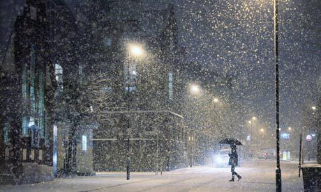 Lady Walking In A Heavy Snowfall In The City. London Snow, Oregon Winter, Heavy Snowfall, Gifts For Boyfriend Parents, I Love Snow, 22 December, Christmas Gifts For Boyfriend, Snow And Ice, Snow Scenes