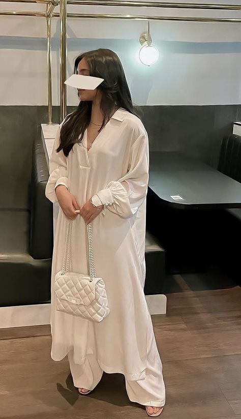 Fashion Inspo Modest, Fashion Outfits Modest, Stile Hijab, Outfits Stylish, Pakistani Fashion Casual, Outfits Modest, Casual Indian Fashion, Pakistani Dresses Casual, Salwar Kamiz