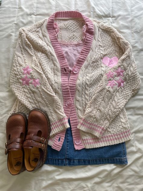 #taylorswift #lover #cardigan Taylor Swift Lover Cardigan, Ttpd Cardigan Outfit, Taylor Cardigan Outfit, Folklore Evermore Aesthetic, Lover Cardigan, Taylor Folklore, Pink Cardigan Outfit, Cardigan Outfit Aesthetic, Evermore Aesthetic