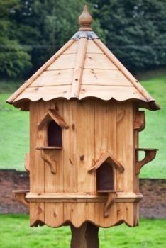 Rustic Wood Projects, Birdhouse Ideas, Bird Tables, Bird House Feeder, Painted Post, Things To Make And Sell, Wooden Bird Houses, Duck House, Bird House Plans