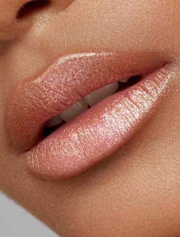 Kylie Lipkits, Lipstick Kylie, Metallic Liquid Lipstick, Matte Lipstick Shades, Metallic Liquid, Kylie Baby, Kylie Skin, Long Shiny Hair, Chanel Lipstick