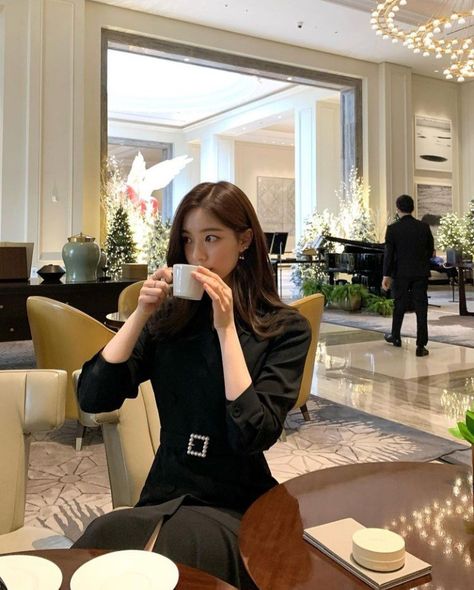 Asian Business Women, Hotel Outfit Ideas, Ceo Girl, Ceo Woman, Korean Hairstyles, Rich Girl Aesthetic, Korean Aesthetic, Korean Girl Fashion, Rich Girl