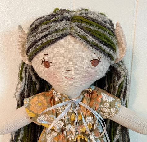 Wee Wonderfuls, Doll Diy, Doll Makeup, Handmade Dolls, Doll Maker, Green Wool, Diy Doll, Doll Making, Dolls Handmade