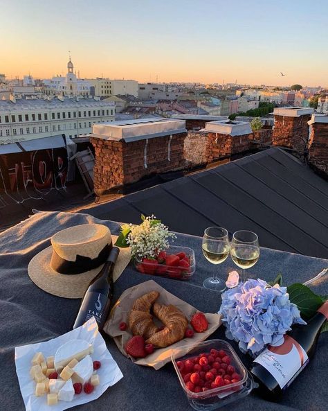 Food Table, Aesthetic Food, Summer Aesthetic, Roof, Food And Drink, Pasta, Snacks, Wine, Drinks