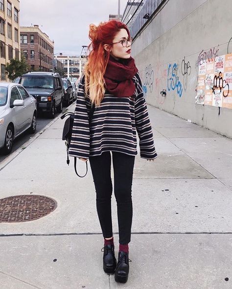 Give me all the sweaters with oversized sleeves ❤️ in @asos_us @thekooplesofficial Hipster Girl Outfits, Winter Hipster, Luanna Perez, Outfits Edgy, Hipster Girls, Grunge Outfit, Hipster Mens Fashion, Hipster Outfits, Rock Punk