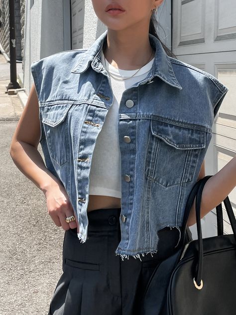 Crop Denim Vest Outfit, Denim Jackets For Women Fashion Ideas, Denim Vest Jacket Outfit, Denim Gilet Outfit Women, Cropped Denim Vest Outfit, Jean Jacket Vest Outfits, Black Denim Vest Outfit, Vest Jeans Outfit, Denim Vest Outfits For Women