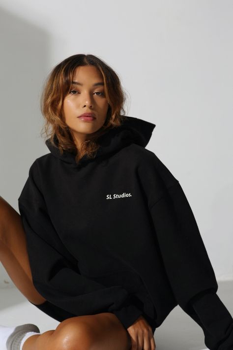 Hoodie Oversize, 50 Style, Clothing Photography, Hoodie Outfit, Branding Photoshoot, Fashion Shoot, Oversize Hoodie, Hoodie Design, Black Hoodie