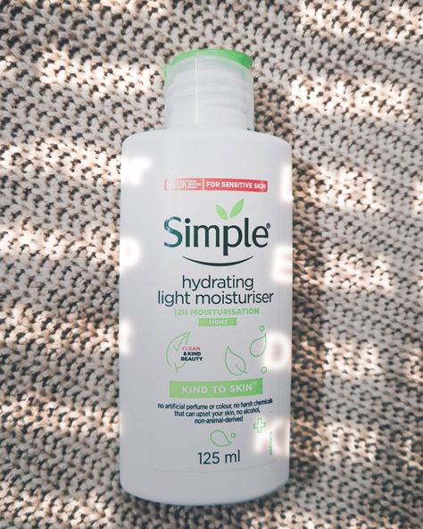 Simple Hydrating Moisturiser | Review Time – THE CASUAL EDIT Simple Moisturizer, Light Moisturizer, Hydrating Moisturizer, Galaxy Phone Wallpaper, Beauty Review, The Skin, Face Wash, Skincare Products, Galaxy Phone