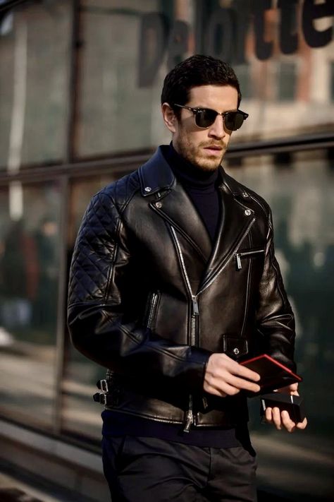 Biker Jacket Outfit, Johnny Edlind, Paris Ootd, Dark Outfit, Class Outfits, Leather Jacket For Men, Gq Fashion, Guy Style, Biker Jacket Men