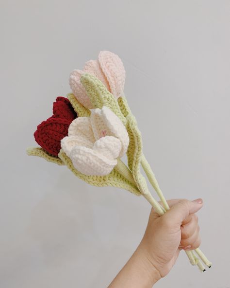 Tulip 🌷 . . . #taphoahaiconmeo #yarn #crochet #knitting #amigurumi #amigurumifreepattern #freepattern #handmade #craft #toys #gift #keychain #amigurumitutorial #milkcotton #yarnartjeans #amigurumicrochet #flowercrochet #amigurumidoll #smallbusiness #flowercrochet #tulip #crochetkeychain #hairpin #tulip #tulipcrochet Craft Toys, Knitting Amigurumi, Turnips, Amigurumi Tutorial, Crochet Keychain, Crochet Knitting, Amigurumi Free Pattern, Yarn Art, Amigurumi Doll