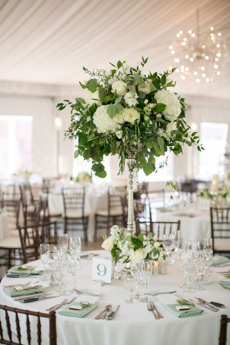 Beach Wedding Centerpieces Flowers, Green Wedding Centerpieces, White Wedding Centerpieces, White Flower Arrangements, Greenery Wedding Decor, Table Flower Arrangements, Tall Wedding Centerpieces, Beach Wedding Flowers, Unique Wedding Flowers