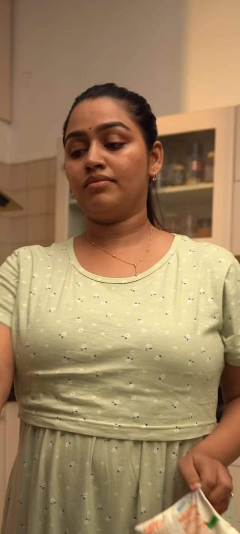 Gayathri Yuvaraj, Tamil Selvi, Face Images, Face Photo, Beautiful Smile Women, Latest Pics, Fit Mom, India Beauty, Beautiful Smile