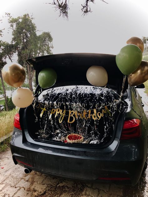 19th Birthday Party Decorations, Car Birthday Pictures, Birthday Celebration In Car Ideas, Decorate Car For Birthday, Birthday Celebration In Car, Car Bday Decorations, Bday Decoration In Car, Car Surprise Ideas, Car Decoration For Birthday Surprise