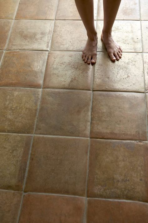 Tile floors lose their shine after a while due to dirt, stains and wear. When tile floors are no longer shiny, they appear dull and unpleasant to look at. Instead of ignoring... Cleaning Ceramic Tiles, Clean Kitchen Floor, Natural Tile, Luxury Tile, Ceramic Floor Tiles, Clean Tile, Cement Tiles, Stamped Concrete, Tile Floors