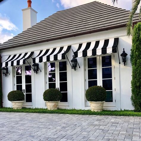 Nothing like black and white Outdoor Window Awnings, Exterior Blinds, Dream Bakery, House Awnings, House Cottage, Yellow House, Landscape Designer, Window Awnings, Front House