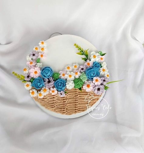 Cake Animals, Flower Basket Cake, Birthday Cake Roses, Cake Roses, Basket Cake, Floral Cakes, Decorating Frosting, Aesthetic Cake, Simple Cake Designs