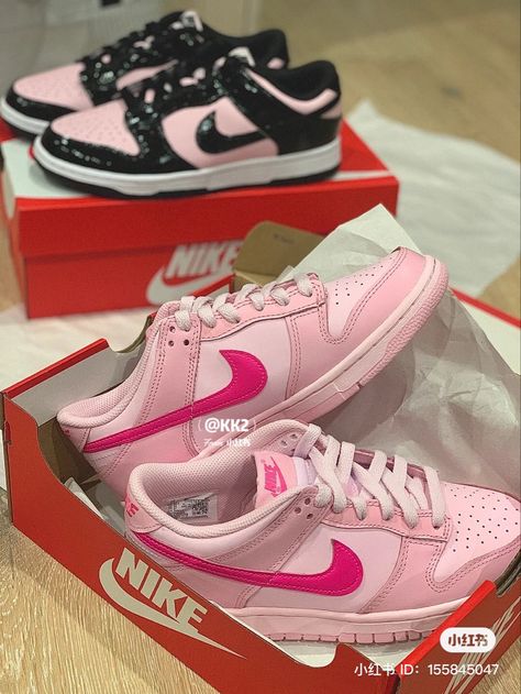 Black Shoes Nike, Nike Dunk Low Triple Pink, Douyin Style, Nike Shoes Women Fashion, Jordan Shoes Retro, Cute Couple Gifts, Cute Lazy Day Outfits, Shoe Inspo, Style Pink