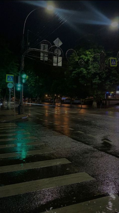 Rainy Iphone Wallpaper, Rainy Streets Aesthetic, Chill Backgrounds, The Rain Aesthetic, Rainy Street, Rain Aesthetic, Dark Landscape, Rain Wallpapers, Night Rain