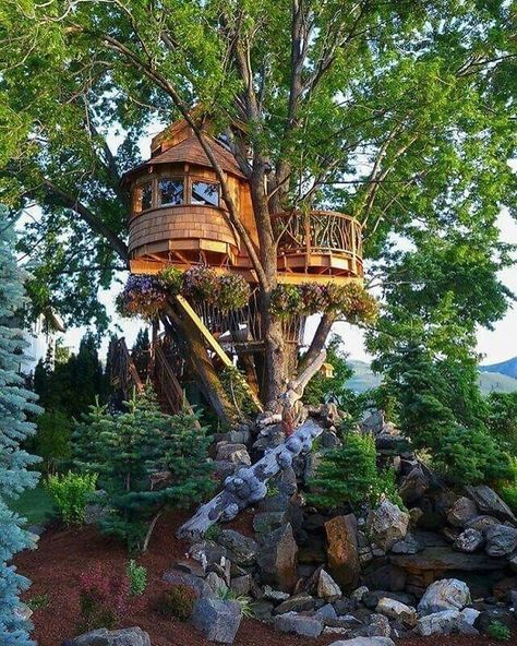 Treehouse Design Architecture, Luxury Tree Houses, Beautiful Tree Houses, Treehouse Masters, Building A Treehouse, Tree House Diy, Build A Playhouse, Tree House Kids, Cool Tree Houses