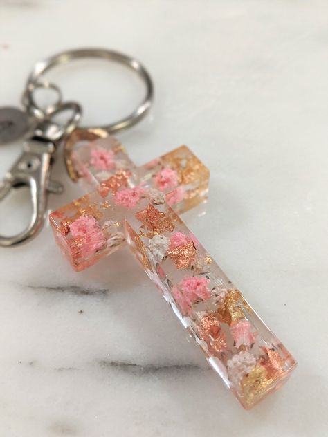 Christian Iphone Cases, Christian Gift Shop, Resin Cross, Cross Keychain, Resin Box, Epoxy Ideas, Unique Christmas Decorations, Flower Cross, Round Tags