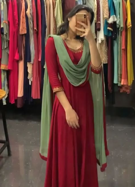 Colure Combination Dress, Anarkali Dress Stitching Ideas, Red Colour Combinations Dress, Classy Traditional Outfits, Red Churidar Designs, Anarkali Dress Simple Classy, Colour Combinations Clothes, Combination Dresses, Long Shirt Women