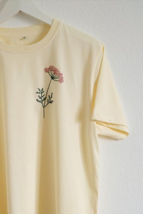 Flower Embroidery Tshirt, Embroidered Shirt Ideas, Hand Embroidered Shirt, Hammered Flowers, Warm Tone Colors, Diy Embroidery Shirt, Embroidery Tshirt, Indian Prints, Floral Tee