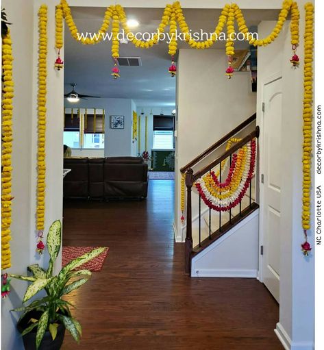 Wedding Staircase Decoration, Indian Floral Decor, Events Backdrop, Modern Door Design, House Warming Decor, Welcome Home Decorations, Traditional Decoration, Home Flower Decor, House Warming Ceremony