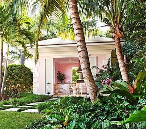 Moss Case Creole, Tropical Pool Landscaping, Palm Beach Decor, Palm Beach Style, Beach Pink, Tropical Pool, Pink House, Beach Cottage Style, Beach Gardens