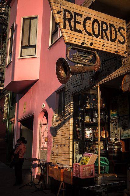 VIntage Record Store by tommacgregor, via Flickr beautiful vintage pink and flea market deco perfect Kevin Parker, Art Musical, Rage Against The Machine, Record Shop, Record Players, I'm With The Band, Vintage Records, Foto Art, Music Aesthetic