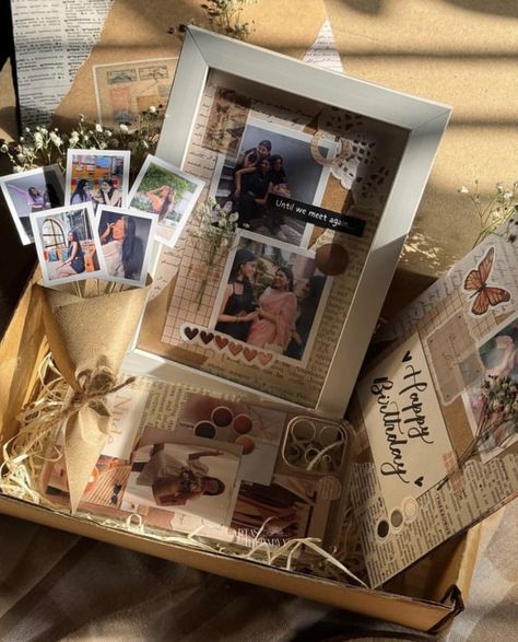 Picture Diy Ideas, Diy Graduation Gifts For Friends, Birthday Gift Packing Ideas, Handmade Gifts Aesthetic, Birthday Gift Hamper, Friend Gifts Birthday, Small Photo Frame, Aesthetic Friend, Gifts Aesthetic