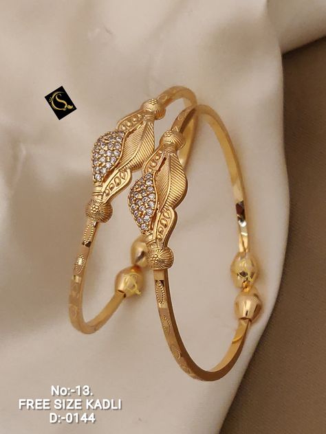 Gold Bangles Indian Design, Kids Bangles, Gold Bangles Indian, Gold Jewelry Outfits, Bridal Gift Wrapping Ideas, Gold Bangles For Women, New Gold Jewellery Designs, Gold Chain With Pendant, Enamel Bangle