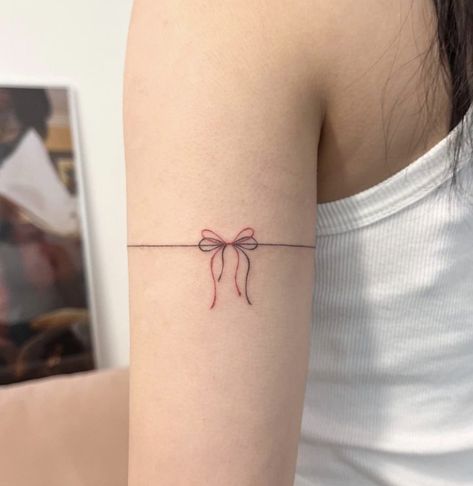 Wrap Around Tattoo, Tato Minimal, Small Girly Tattoos, Pretty Hand Tattoos, Handpoke Tattoo, Bow Tattoo, Small Pretty Tattoos, Petite Tattoos, Inspiration Tattoos