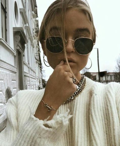 I N S T A G R A M @EmilyMohsie Quay Australia Sunglasses, Trendy Swimwear, Street Style Trends, Mode Inspo, Latest Fashion For Women, Fashion Clothes, Ray Ban, Sunnies, Ray Bans