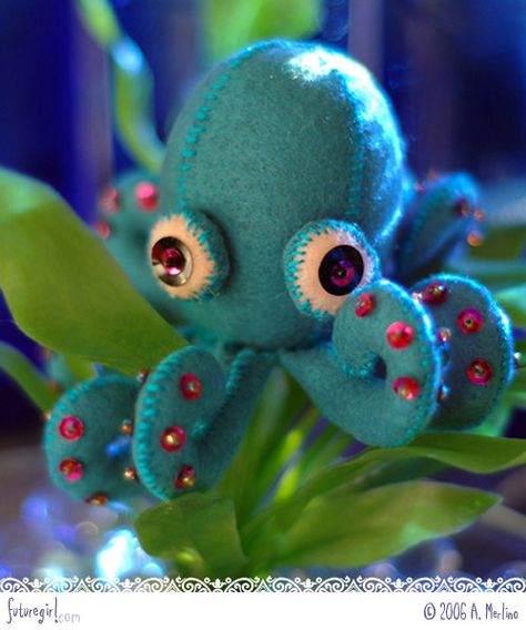 Octopus Stuffed Animal, Teddy Bear Sewing Pattern, Softie Pattern, Hand Sewing Projects, Plushie Patterns, The Octopus, Teddy Bear Stuffed Animal, Online Blog, Felt Christmas Ornaments