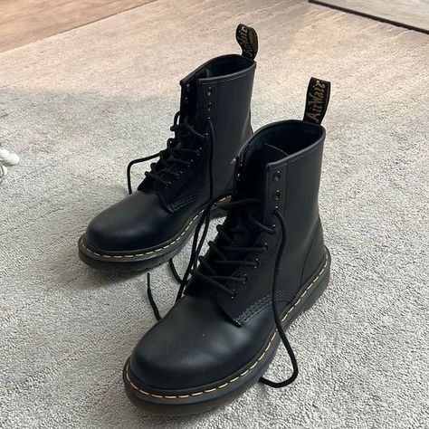 Remus Lupin Doc Martens, Flat Doc Martens, Black And White Doc Martens, Dr Martins Dress Outfit, Dock Martens, Martins Shoes, Doc Martins Shoes, Dr Marten Shoes, Black Docs