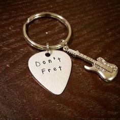 Music Gifts For Boyfriend, Cool Guitar Picks, Guitar Keychain, Guitar Pick Keychain, Music Themed Wedding, Cheap Guitars, Archie Andrews, Guitar Gifts, Wedding Day Gifts