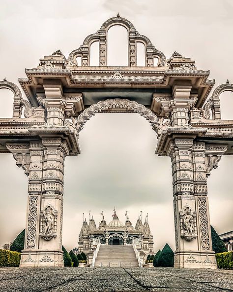 Temple Entrance Gate Design, Temple Entrance, Skylight Design, Ghanshyam Maharaj, Secret London, Mural Art Design, Ganpati Decoration At Home, Invite Design, Entrance Gate